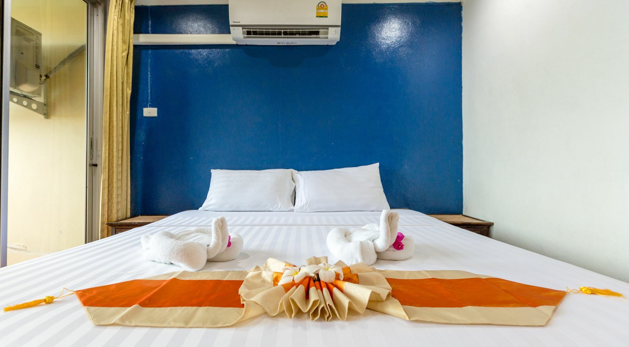 Porterhouse Beach Hotel Patong Екстер'єр фото