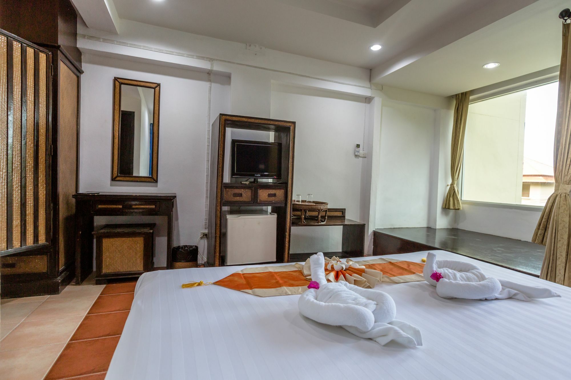 Porterhouse Beach Hotel Patong Екстер'єр фото