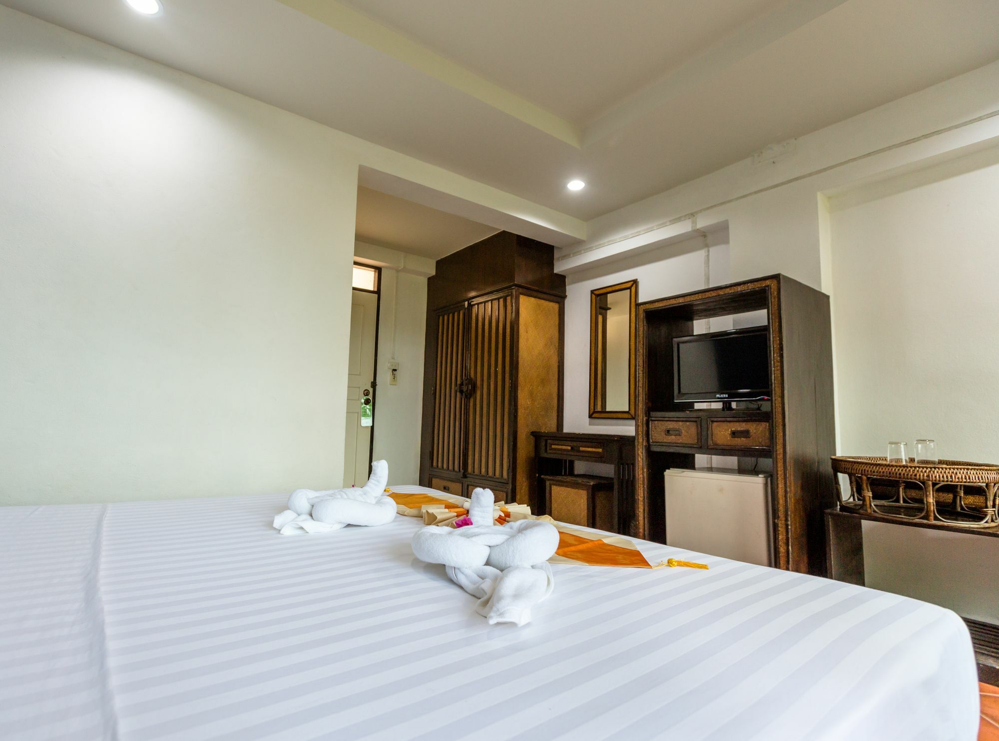 Porterhouse Beach Hotel Patong Екстер'єр фото