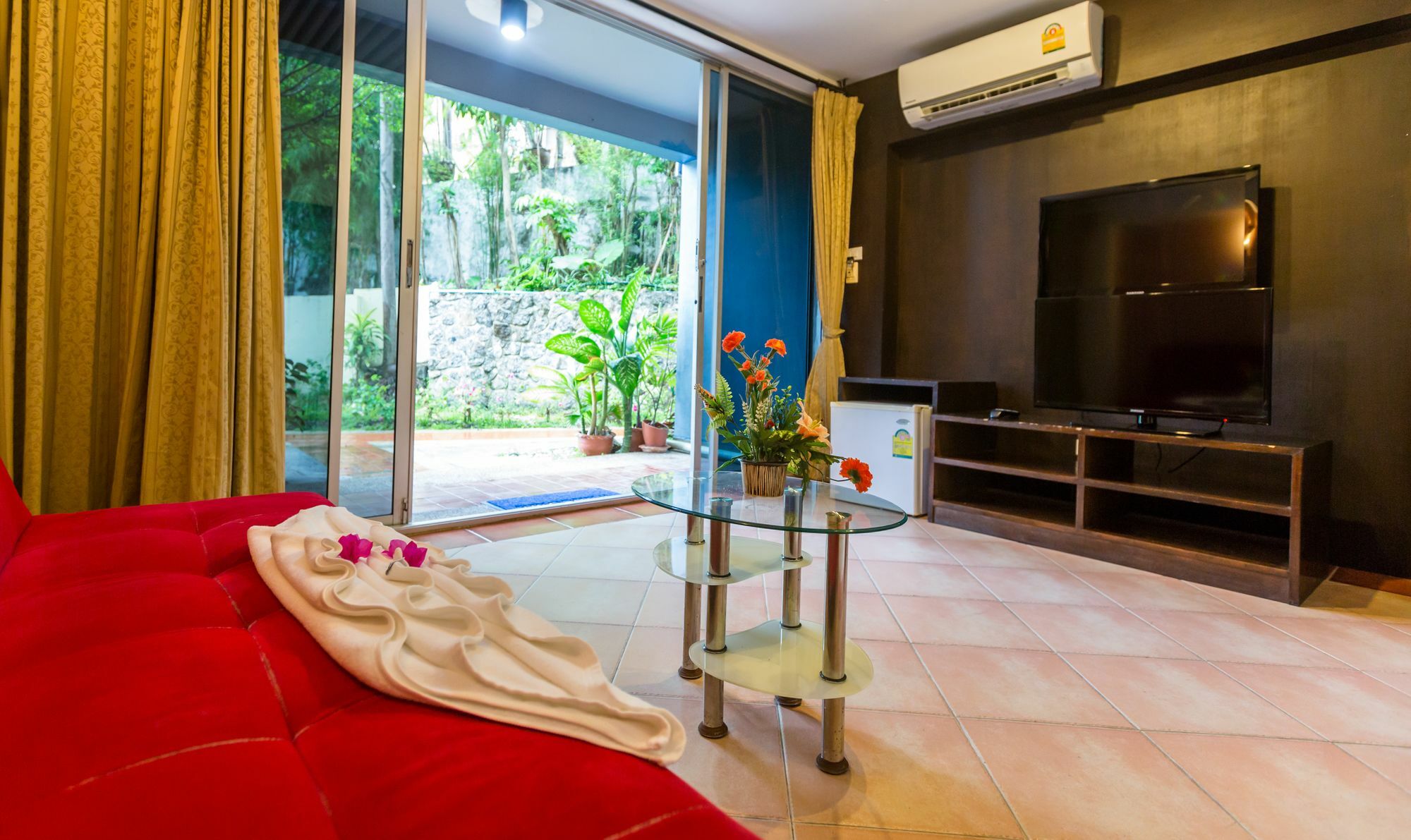 Porterhouse Beach Hotel Patong Екстер'єр фото
